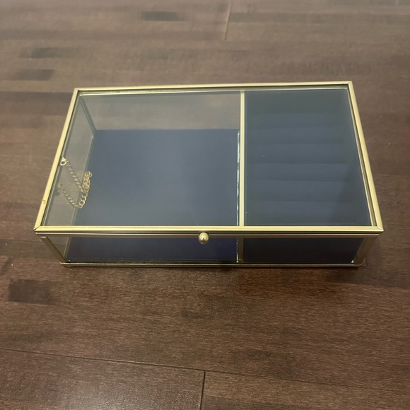 BNIB Glass jewelry box - Picture 2 of 4